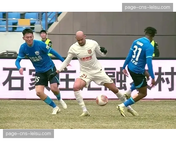 沧州雄狮败北启示:单纯堆砌拦截次数无法弥补防守阵型的松散 沧州雄狮败北启示:单纯堆砌拦截次数无法弥补防守阵型的松散